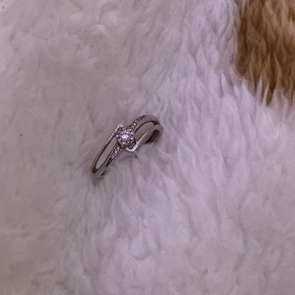 Paris Jewellers 10kt White Gold .10 Carat Diamond - Picture 5 of 5